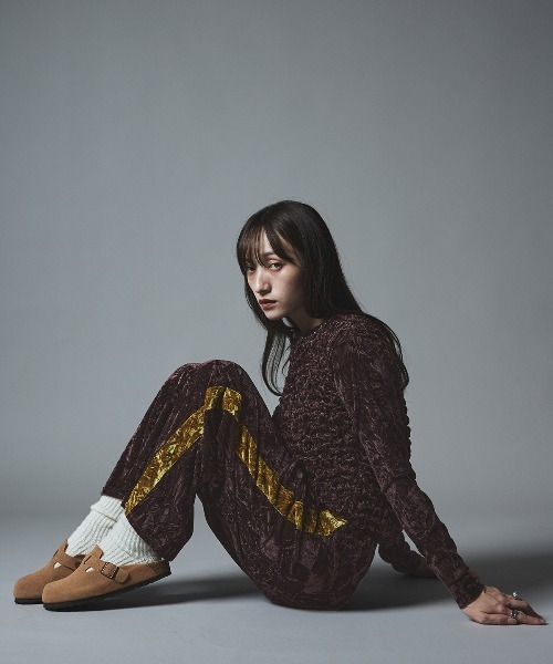 W:Huku(フーク)の「クラッシュ ベロア サイド ライン パンツ / Crash Velour Side-Line Pants(その他パンツ・レディース・ネイビー/ライトベージュ/ブラウン・FREE)」の7枚目の写真