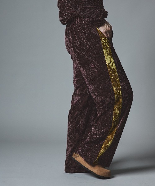 W:Huku(フーク)の「クラッシュ ベロア サイド ライン パンツ / Crash Velour Side-Line Pants(その他パンツ・レディース・ネイビー/ライトベージュ/ブラウン・FREE)」の15枚目の写真