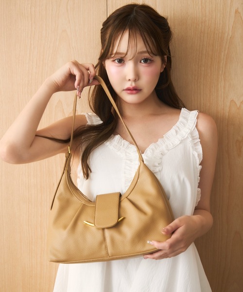 miune(ミューヌ)の「ムーンプレートワンハンドルバッグ(ショルダーバッグ・レディース・キャメル/アイボリー/ブラック/ベージュ/ブラウン・FREE)」の1枚目の写真