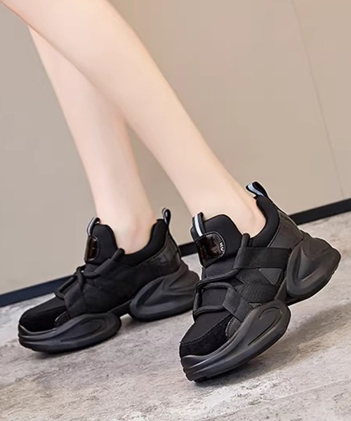 Lace Ladies(レースレディース)の「サイドベルト レースアップ 厚底 ダッド スニーカー(スニーカー・レディース・ブラック/ホワイト・24cm/23.5cm/23cm/22.5cm/25cm/24.5cm)」の1枚目の写真