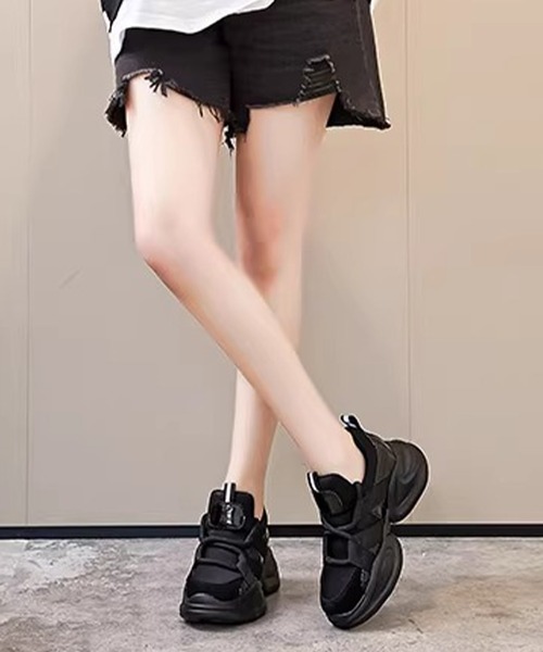 Lace Ladies(レースレディース)の「サイドベルト レースアップ 厚底 ダッド スニーカー(スニーカー・レディース・ブラック/ホワイト・24cm/23.5cm/23cm/22.5cm/25cm/24.5cm)」の5枚目の写真
