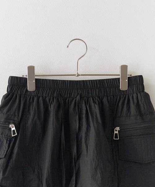 Chick(チック)の「Cargo Flare Shorts / カーゴ フレア ショートパンツ ショーツ カジュアル ストリート スポーティー レディース 2026年 夏 夏服(カーゴパンツ・レディース・ブラック/チャコール・FREE)」の9枚目の写真