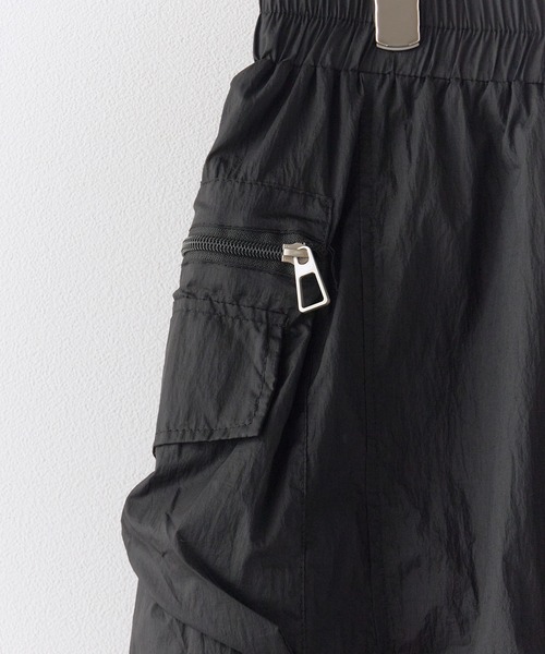 Chick(チック)の「Cargo Flare Shorts / カーゴ フレア ショートパンツ ショーツ カジュアル ストリート スポーティー レディース 2026年 夏 夏服(カーゴパンツ・レディース・ブラック/チャコール・FREE)」の7枚目の写真