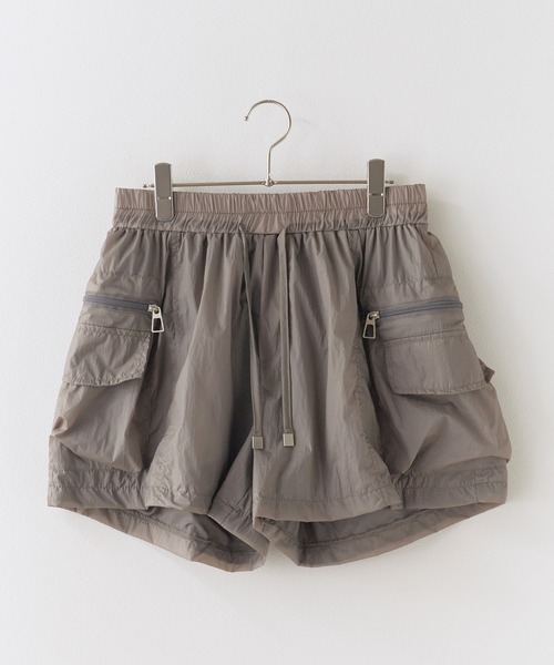 Chick(チック)の「Cargo Flare Shorts / カーゴ フレア ショートパンツ ショーツ カジュアル ストリート スポーティー レディース 2026年 夏 夏服(カーゴパンツ・レディース・ブラック/チャコール・FREE)」の16枚目の写真