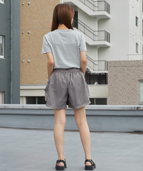 Chick(チック)の「Cargo Flare Shorts / カーゴ フレア ショートパンツ ショーツ カジュアル ストリート スポーティー レディース 2026年 夏 夏服(カーゴパンツ・レディース・ブラック/チャコール・FREE)」の10枚目の写真