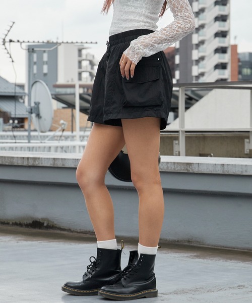 Chick(チック)の「Cargo Flare Shorts / カーゴ フレア ショートパンツ ショーツ カジュアル ストリート スポーティー レディース 2026年 夏 夏服(カーゴパンツ・レディース・ブラック/チャコール・FREE)」の20枚目の写真