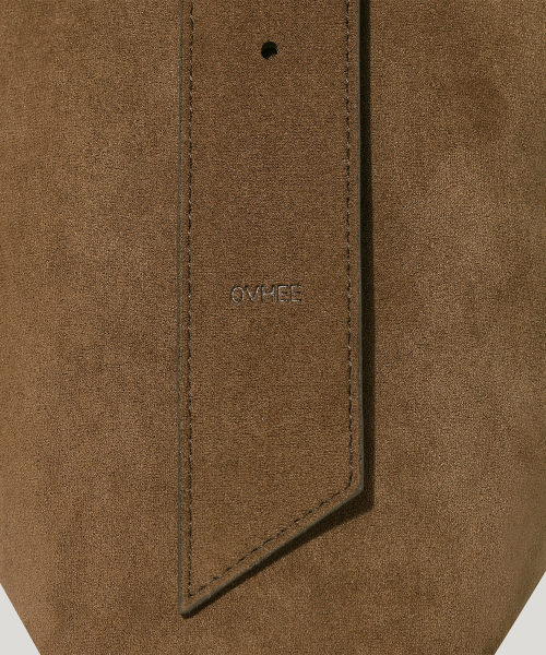 OVHEE(オヴェイ)の「テイヴ スエード ショルダーバッグ Tave Suede Shoulder Bag(ショルダーバッグ・レディース・ダークオリーブ/キャメル・FREE)」の19枚目の写真