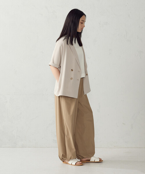 COMME CA ISM(コムサイズム)の「ナイロンストレッチ パラシュートパンツ(その他パンツ・レディース・ベージュ/チャコール・LARGE/MEDIUM)」の4枚目の写真