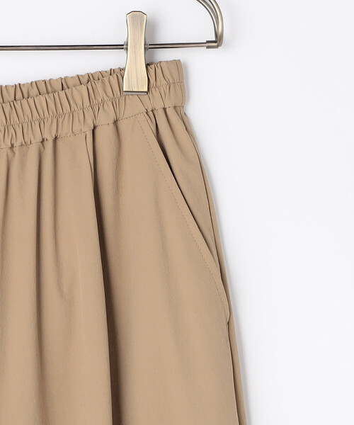 COMME CA ISM(コムサイズム)の「ナイロンストレッチ パラシュートパンツ(その他パンツ・レディース・ベージュ/チャコール・LARGE/MEDIUM)」の18枚目の写真