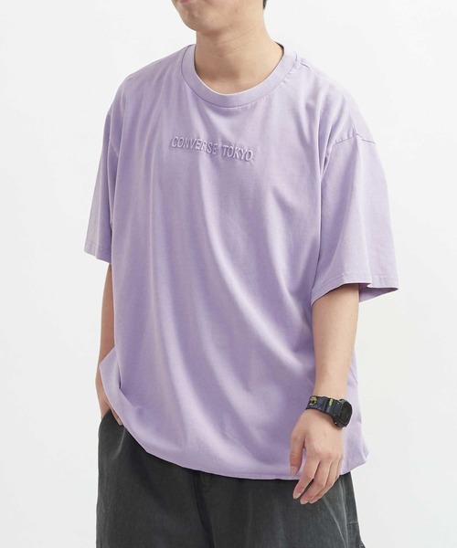 CONVERSE TOKYO（コンバーストウキョウ）の「EMBOSSED LOGO TEE（Tシャツ/カットソー・レディース・ブラック/ライラック/ホワイト・SMALL/MEDIUM）」の3枚目の写真