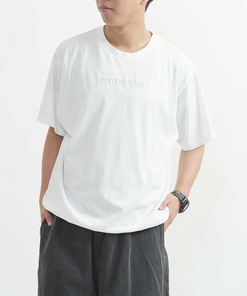CONVERSE TOKYO（コンバーストウキョウ）の「EMBOSSED LOGO TEE（Tシャツ/カットソー・レディース・ブラック/ライラック/ホワイト・SMALL/MEDIUM）」の2枚目の写真