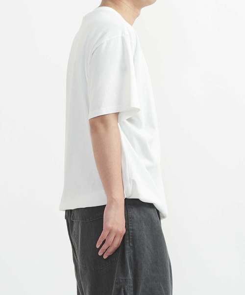 CONVERSE TOKYO（コンバーストウキョウ）の「EMBOSSED LOGO TEE（Tシャツ/カットソー・レディース・ブラック/ライラック/ホワイト・SMALL/MEDIUM）」の16枚目の写真