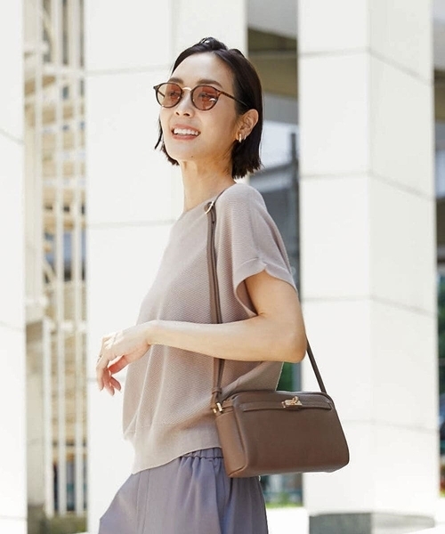 MK MICHEL KLEIN（エムケーミッシェルクラン）の「[軽量]カウレザースクエアミニショルダー（ショルダーバッグ・レディース・アイボリー/ブラック/ブラウン/ピンク・00）」の3枚目の写真