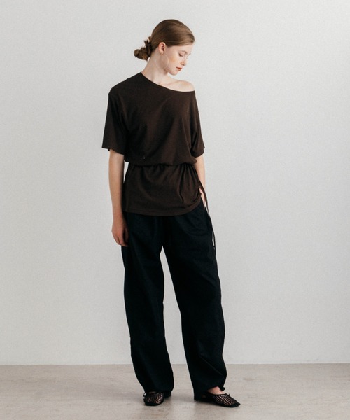 CREDONA(クレドナ)の「OFFSET WAIST PANTS/オフセットウエストパンツ(その他パンツ・レディース・ブラック/ブラウン・1/0)」の3枚目の写真