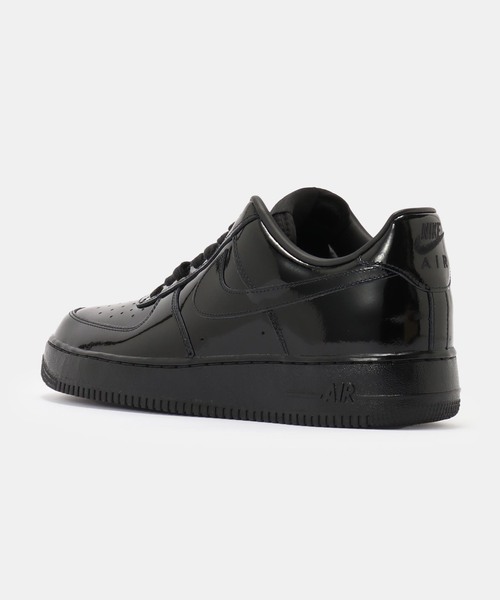 NIKE(ナイキ)の「NIKE AIR FORCE 1 '07 PRM IV2857-010(スニーカー・メンズ・ブラック・30cm/29cm/28.5cm/28cm/27.5cm/27cm/26.5cm/26cm/25.5cm/25cm/24.5cm/24cm)」の2枚目の写真
