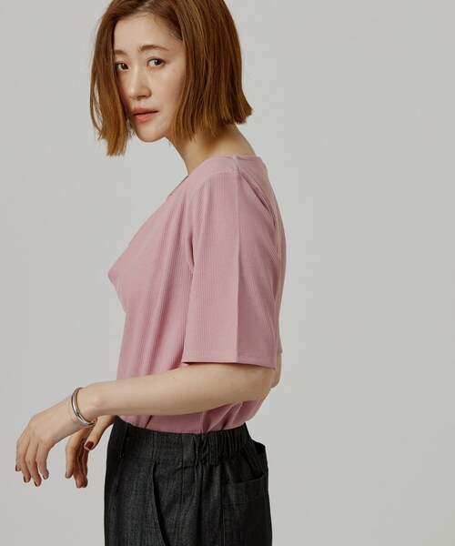 grove(グローブ)の「着るだけで旬顔 ドレープネックテレコTシャツ(Tシャツ/カットソー・レディース・ブラック/オフホワイト・05/04/03/02)」の11枚目の写真