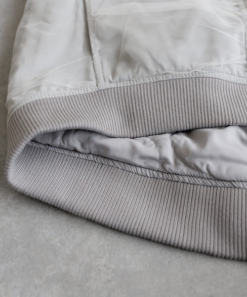 antiqua(アンティカ)の「シアー 中綿 異素材 MA-1(MA-1・レディース・ライトグレー/ブラック・ONESIZE)」の19枚目の写真