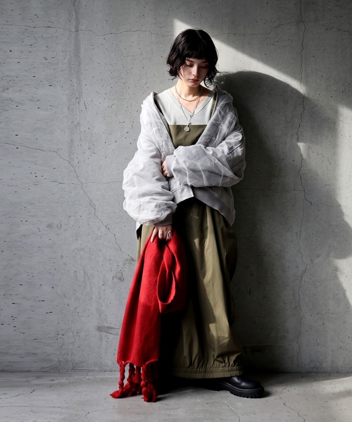 antiqua(アンティカ)の「シアー 中綿 異素材 MA-1(MA-1・レディース・ライトグレー/ブラック・ONESIZE)」の9枚目の写真