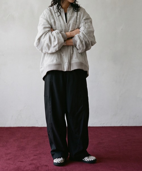 antiqua(アンティカ)の「シアー 中綿 異素材 MA-1(MA-1・レディース・ライトグレー/ブラック・ONESIZE)」の11枚目の写真