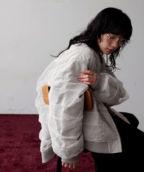 antiqua(アンティカ)の「シアー 中綿 異素材 MA-1(MA-1・レディース・ライトグレー/ブラック・ONESIZE)」の12枚目の写真