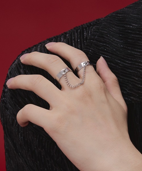 Ellno Loset(エルノロゼット)の「two-finger chain ring/2フィンガーチェーンリング(リング・メンズ・シルバー・FREE)」の1枚目の写真