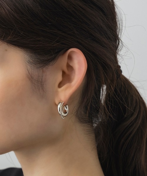 AJUGA.(アジュガ)の「ボリュームツイストフープピアス(ピアス(両耳用)・レディース・ゴールド・ONE SIZE)」の4枚目の写真