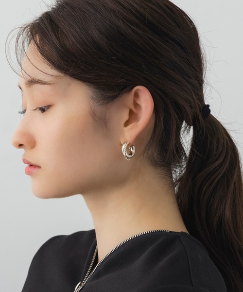 AJUGA.(アジュガ)の「ボリュームツイストフープピアス(ピアス(両耳用)・レディース・ゴールド・ONE SIZE)」の7枚目の写真