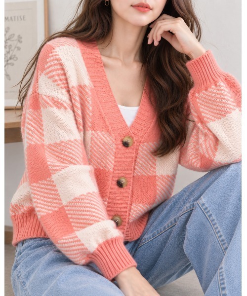 FAZVY（ファズビー）の「旬のショート丈 ビッグチェックニットカーディガン（ニット/セーター・レディース・ブラック/ブラウン/ネイビー/ピンク・FREE）」の4枚目の写真