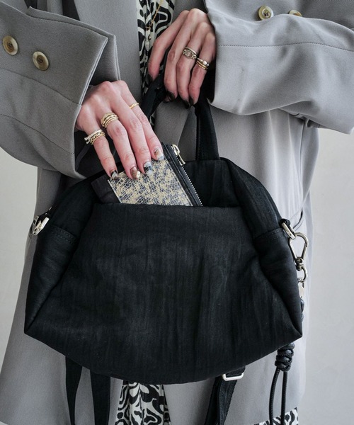 ITTI(イッチ)の「ANNIE PUFFER MINI MADISON BAG / CERATO BRIGHT(ショルダーバッグ・レディース・ブラック/ブラウン・FREE)」の3枚目の写真