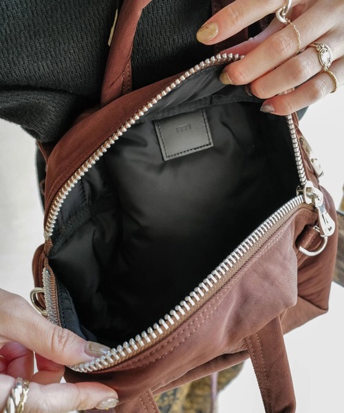 ITTI(イッチ)の「ANNIE PUFFER MINI MADISON BAG / CERATO BRIGHT(ショルダーバッグ・レディース・ブラック/ブラウン・FREE)」の14枚目の写真