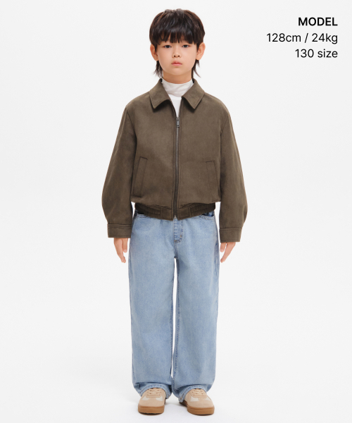 MUSINSA STANDARD KIDS（ムシンサスタンダードキッズ）の「シンセティックスエードミニマルブルゾンジャケット[ダスティカーキ]（ブルゾン・レディース・その他・130/140/150/160/120）」の2枚目の写真