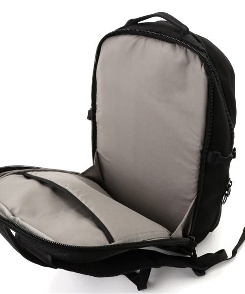 C6（シーシックス）の「C6(シーシックス) SLIM BACKPACK / 102-C-6