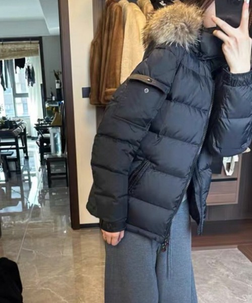 LUCPY(ラクピー)の「ファーフード付きショート中綿ジャケット(その他アウター・レディース・ブラック/ホワイト・X-LARGE/LARGE/MEDIUM/SMALL)」の7枚目の写真