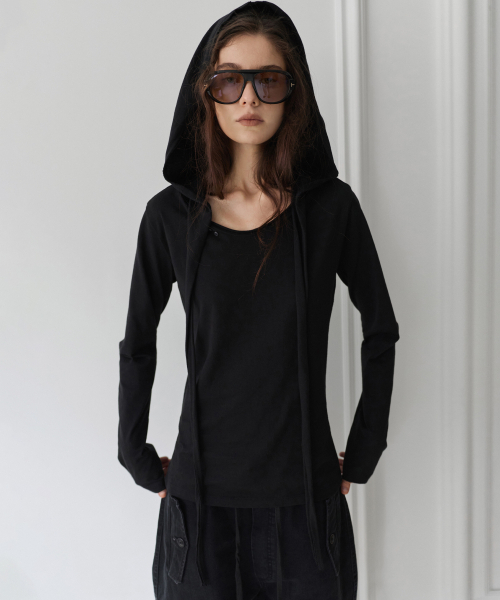 PORTERNA（ポルテナ）の「HOODIE SCARF RAW CUT T-SHIRT-BLACK（Tシャツ/カットソー・レディース・その他・FREE(OS)）」の9枚目の写真