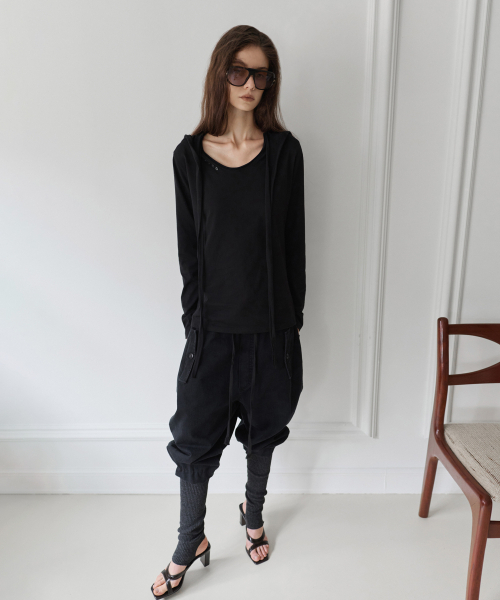 PORTERNA（ポルテナ）の「HOODIE SCARF RAW CUT T-SHIRT-BLACK（Tシャツ/カットソー・レディース・その他・FREE(OS)）」の2枚目の写真