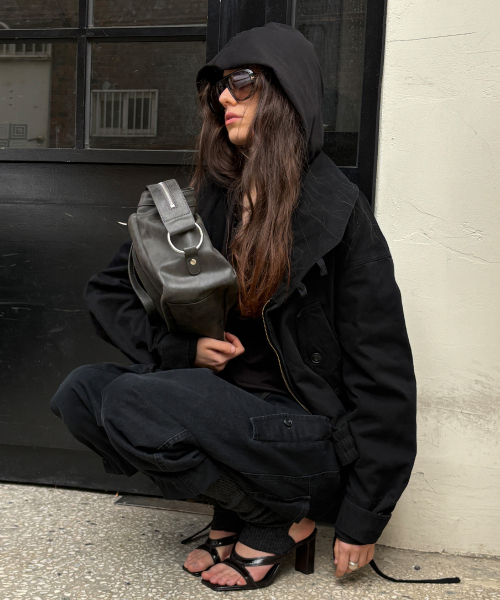 PORTERNA（ポルテナ）の「HOODIE SCARF RAW CUT T-SHIRT-BLACK（Tシャツ/カットソー・レディース・その他・FREE(OS)）」の4枚目の写真