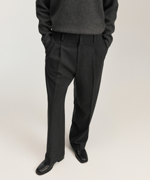 TNGT（ティーエヌジーティー）の「Two Tuck Wool Wide-Leg Pants (Charcoal) TNPA6F201CG（スラックス）」