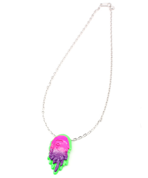 A BATHING APE(アベイシングエイプ)の「RE-ANIMATOR LOGO PENDANT(ネックレス・メンズ・レッド/ブラック/グリーン/ブルー/ゴールド/シルバー・FREE)」の2枚目の写真