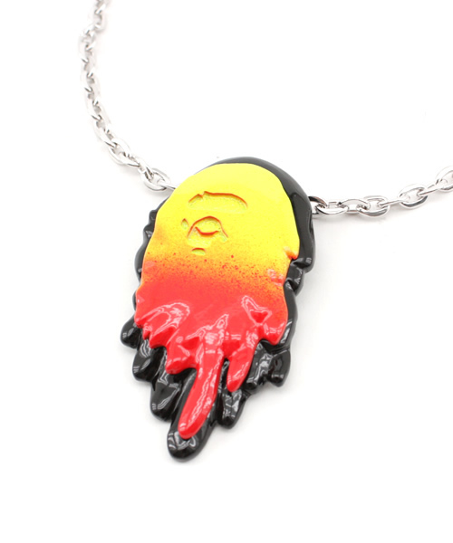 A BATHING APE(アベイシングエイプ)の「RE-ANIMATOR LOGO PENDANT(ネックレス・メンズ・レッド/ブラック/グリーン/ブルー/ゴールド/シルバー・FREE)」の7枚目の写真