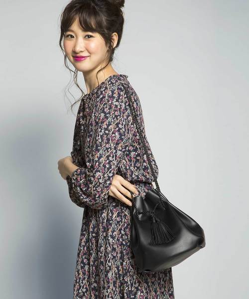 PLAIN CLOTHING（プレーンクロージング）の「巾着ショルダーバッグ【PLAIN CLOTHING】（ショルダーバッグ・レディース・ベージュ/ブラック・FREE）」の14枚目の写真