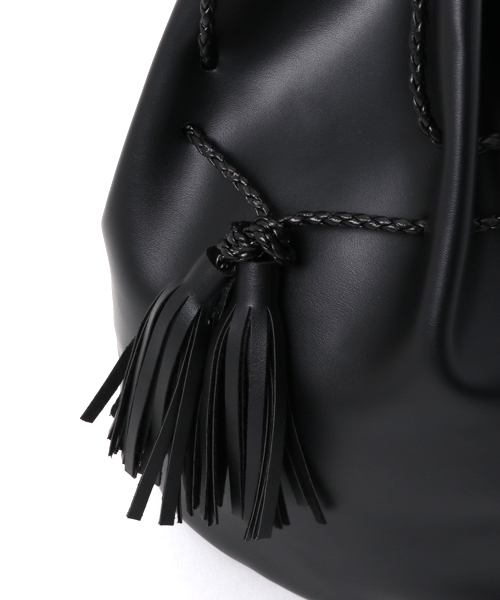 PLAIN CLOTHING（プレーンクロージング）の「巾着ショルダーバッグ【PLAIN CLOTHING】（ショルダーバッグ・レディース・ベージュ/ブラック・FREE）」の5枚目の写真