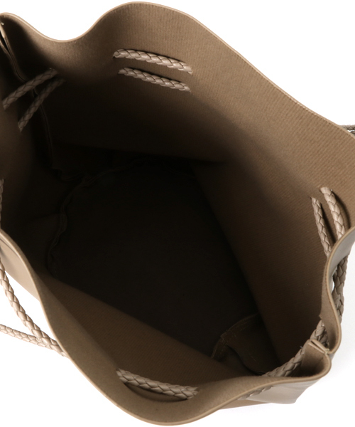 PLAIN CLOTHING（プレーンクロージング）の「巾着ショルダーバッグ【PLAIN CLOTHING】（ショルダーバッグ・レディース・ベージュ/ブラック・FREE）」の7枚目の写真