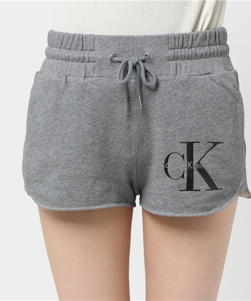 Calvin Klein Jeans(カルヴァンクラインジーンズ)の「CKアイコンロゴスウェットショートパンツ(その他パンツ・レディース・グレー・SMALL/MEDIUM/X-SMALL)」の5枚目の写真