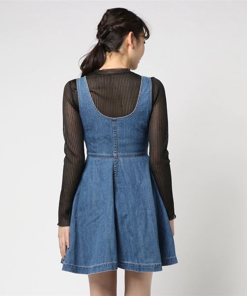Calvin Klein Jeans（カルヴァンクラインジーンズ）の「フレア ミニデニムワンピース（ワンピース・レディース・ブルー・LARGE/MEDIUM/SMALL/X-SMALL）」の2枚目の写真