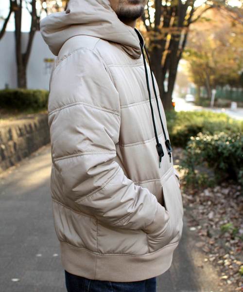 Denime（ドゥニーム）の「ファイバーダウンプルパーカージャケット（ダウンジャケット/コート・メンズ・ブラック/ベージュ・MEDIUM/LARGE）」の7枚目の写真