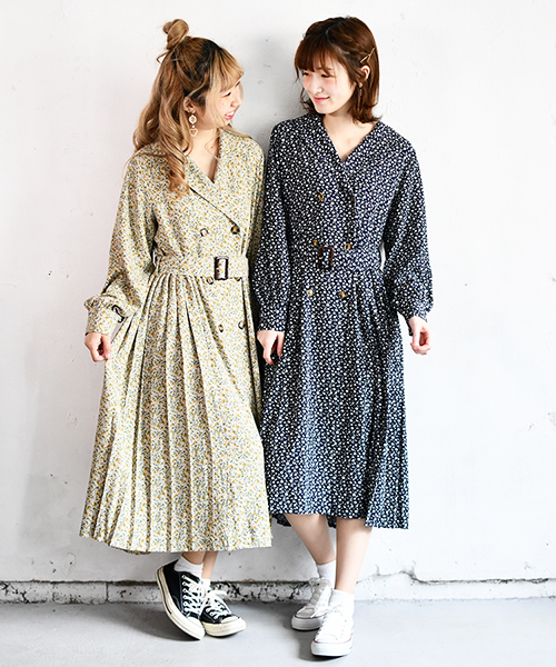 PairPair（ペアペア）の「トレンチ風花柄ワンピース（ワンピース・レディース・ベージュ/ネイビー・FREE）」の2枚目の写真