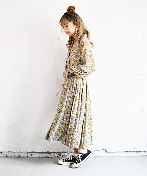 PairPair（ペアペア）の「トレンチ風花柄ワンピース（ワンピース・レディース・ベージュ/ネイビー・FREE）」の4枚目の写真