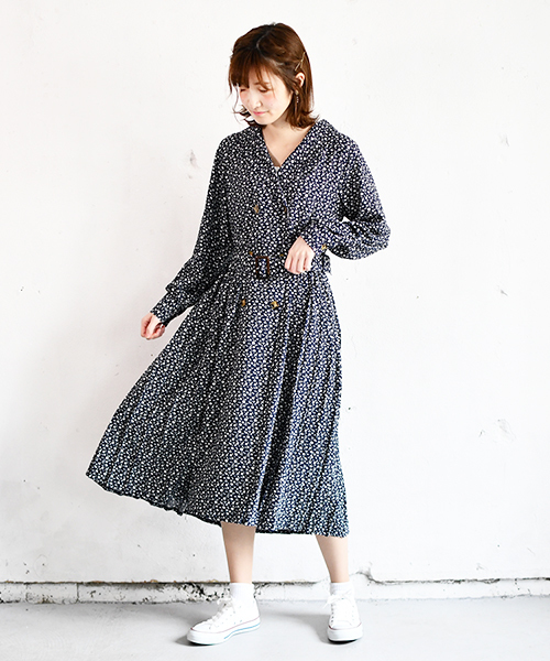 PairPair（ペアペア）の「トレンチ風花柄ワンピース（ワンピース・レディース・ベージュ/ネイビー・FREE）」の6枚目の写真