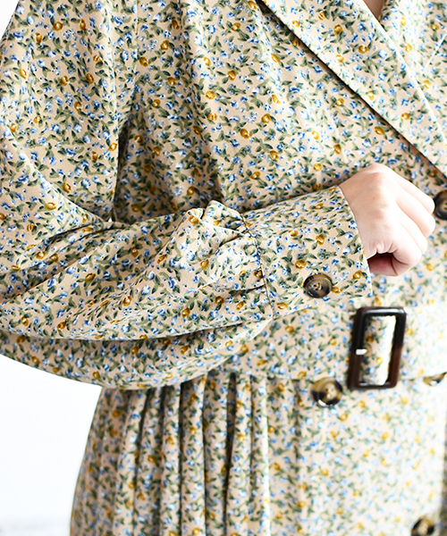 PairPair（ペアペア）の「トレンチ風花柄ワンピース（ワンピース・レディース・ベージュ/ネイビー・FREE）」の10枚目の写真