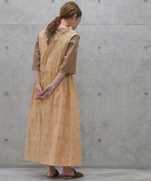 w closet（ダブルクローゼット）の「ペイズリー柄総刺繍レースワンピース（ワンピース・レディース・ベージュ/オフホワイト/カーキ・FREE）」の3枚目の写真